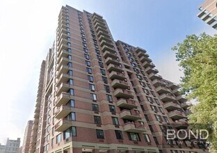 Building Photo - 1040-40 River Rd