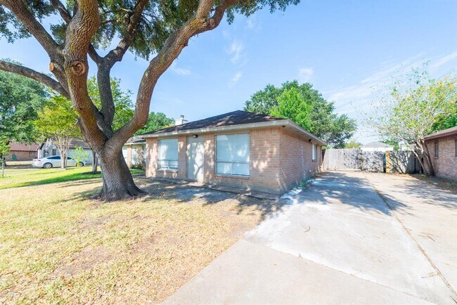 Building Photo - 3323 Silverside Dr