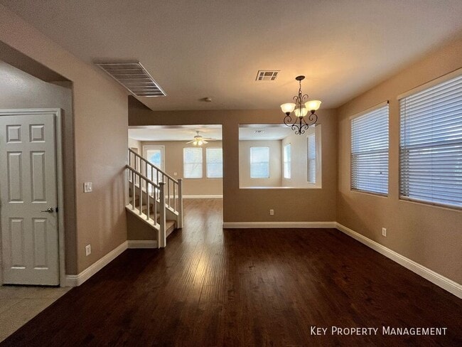 Building Photo - 548 Ivy Spring St