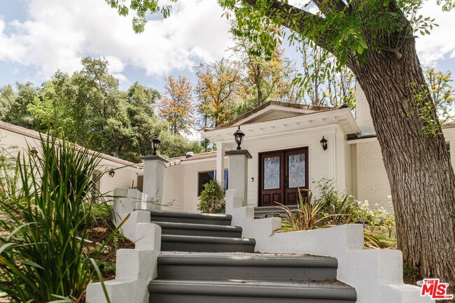 Building Photo - 15514 Del Gado Dr