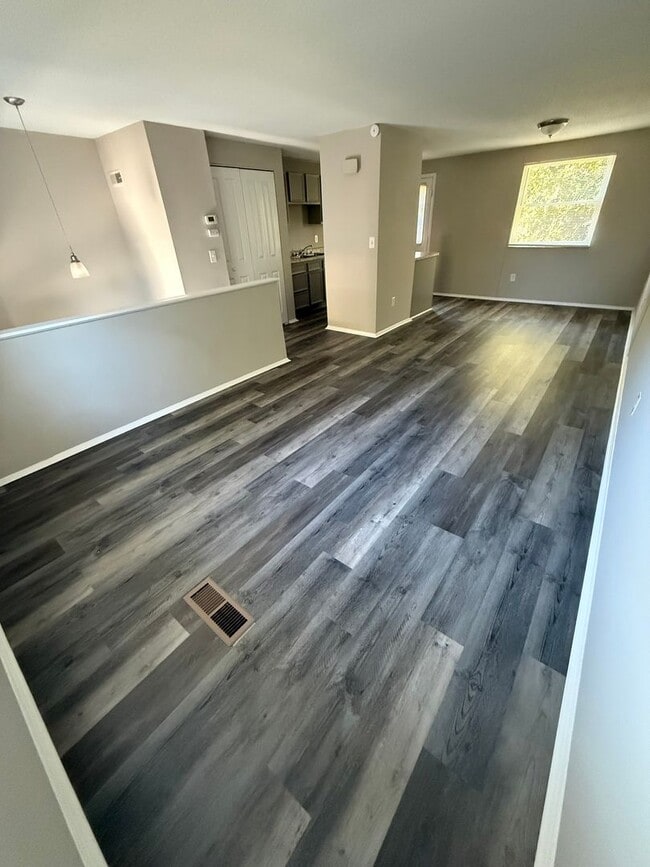 Building Photo - 2511 Camellia Dr