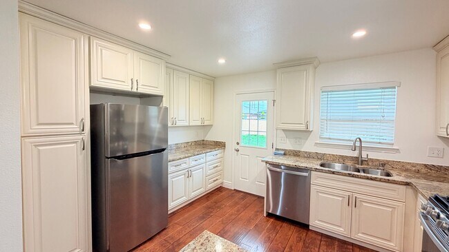 Foto del edificio - 14546 Merced St