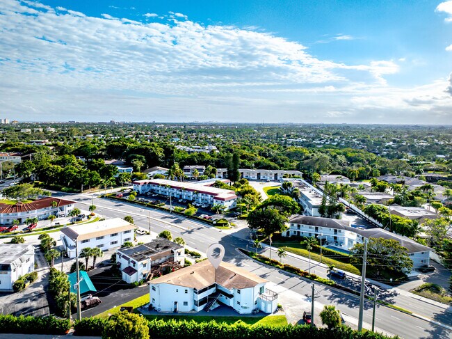Building Photo - 491 E Palmetto Park Rd