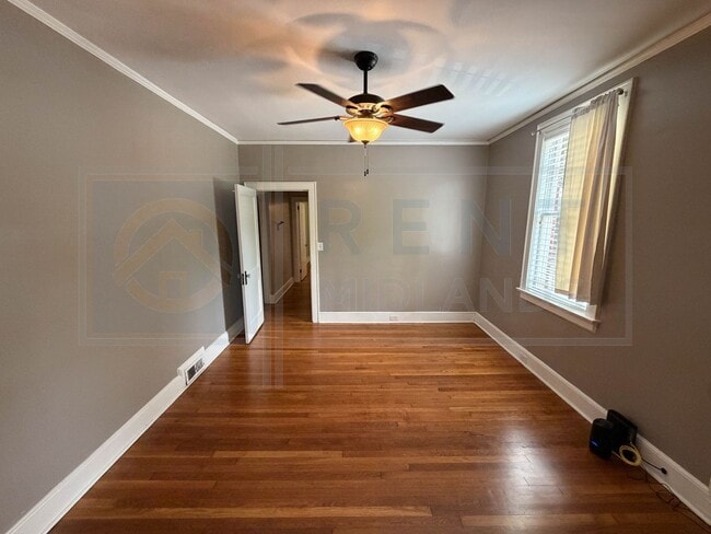 Foto del edificio - 3925 Rosewood Dr