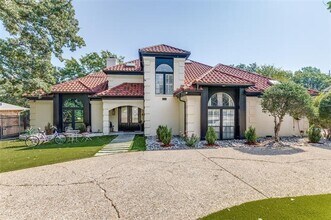 Building Photo - 6017 Woodlake Dr