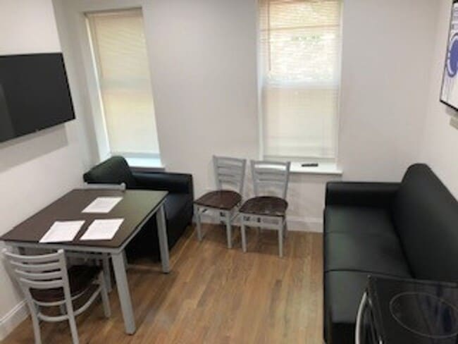 Foto del edificio - 512 E 188th St