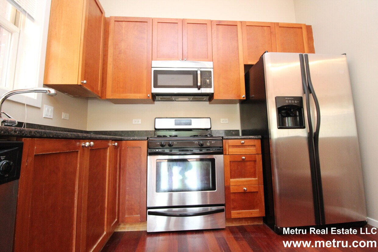Foto principal - 3221 N Sheffield Ave