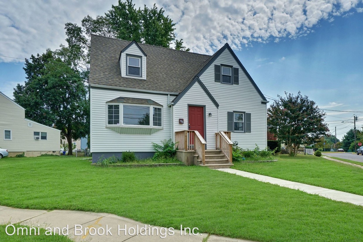 Primary Photo - 4 br, 2 bath House - 1145 Logan Ave