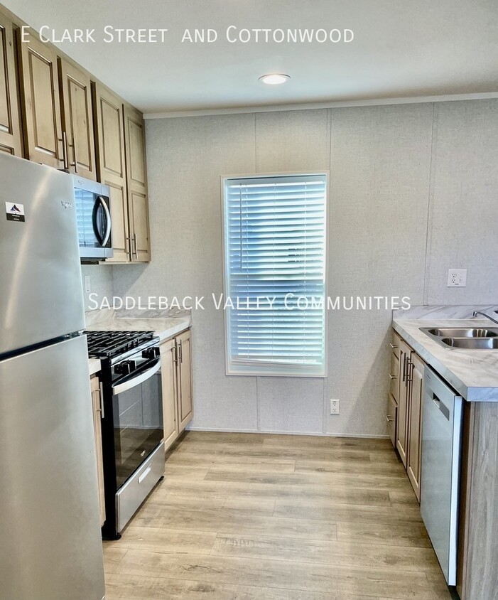Primary Photo - Modern 3 Bed 2 Bath For Rent!