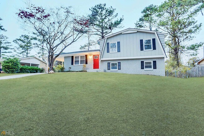 Foto del edificio - 2205 Rochelle Way SW