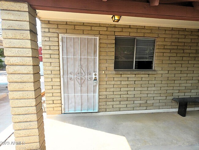 Building Photo - 905 S Ash Ave