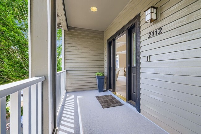 Building Photo - Greenlake - 4 Bedroom