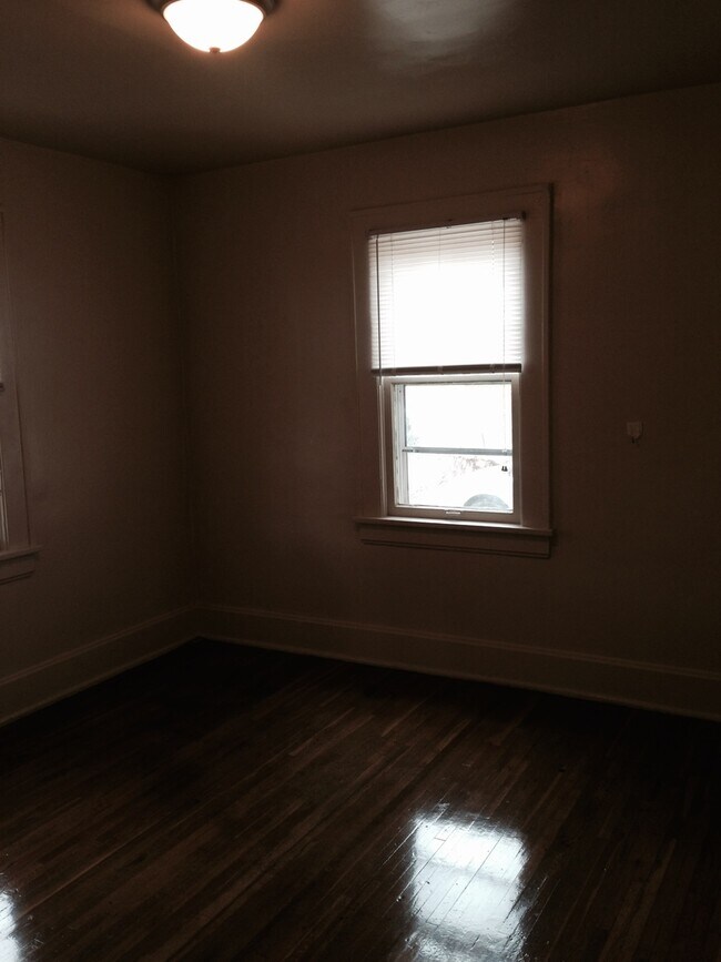 Building Photo - 3 bed, 1 bath house just steps from Missou...