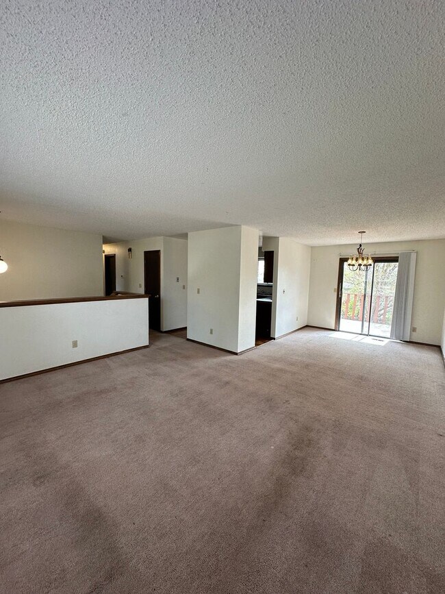 Foto del edificio - Lovely 4 bedroom house avail now