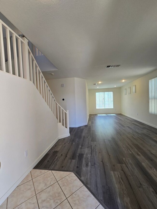 Building Photo - A Fabulous 3 Bedroom Home in Seven Hills