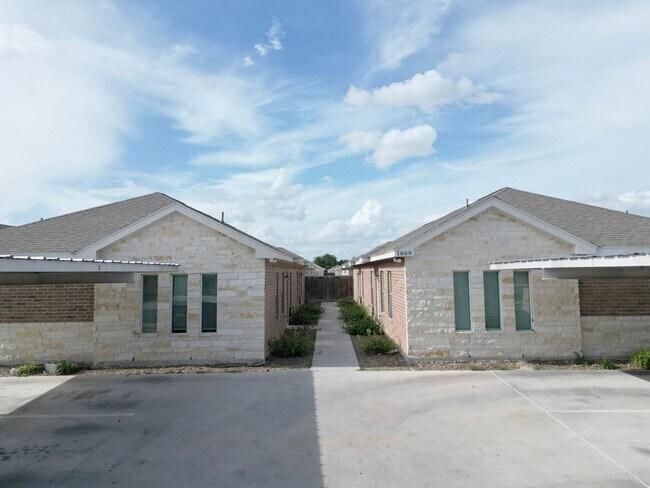 Foto del edificio - 3B/2B Gated Community, Pet friendly- Edinb...