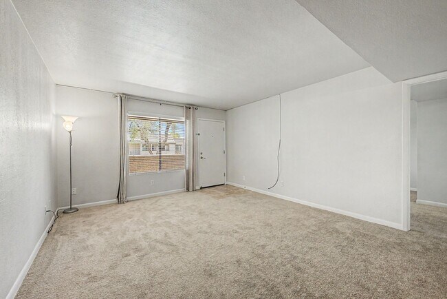 Foto del edificio - 5995 N 78th St