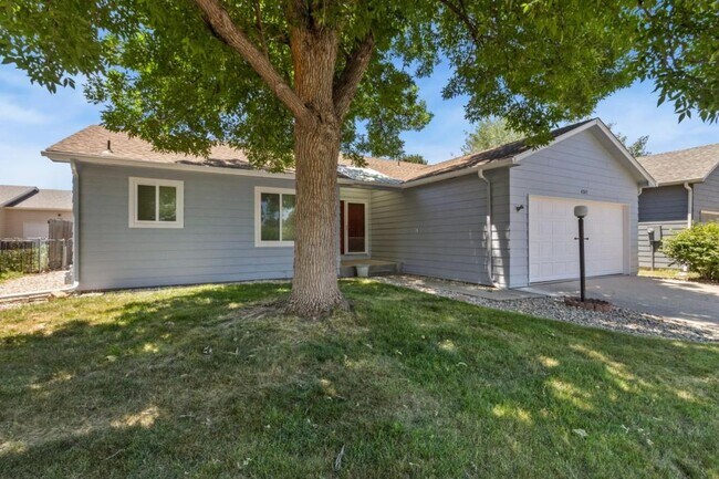 Building Photo - 4243 Pin Oak Dr