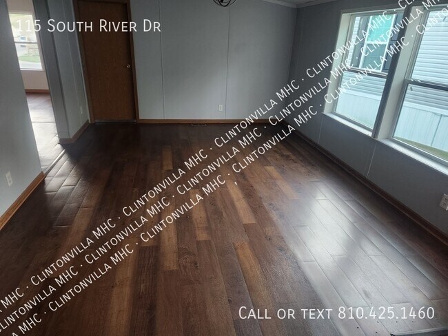 Building Photo - 115 S River Dr