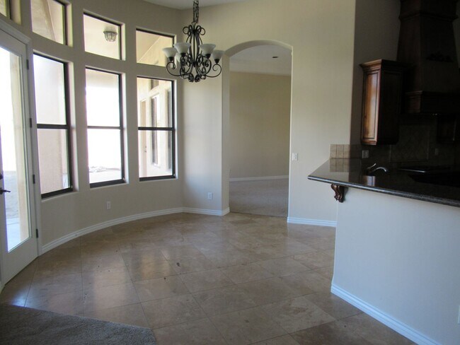 Building Photo - Beautiful Custom North Mesa Home
