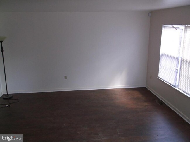 Building Photo - 19 Gray Inn Ct