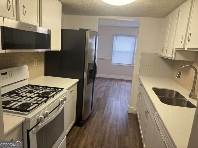 Building Photo - 8827 Applegate Ln