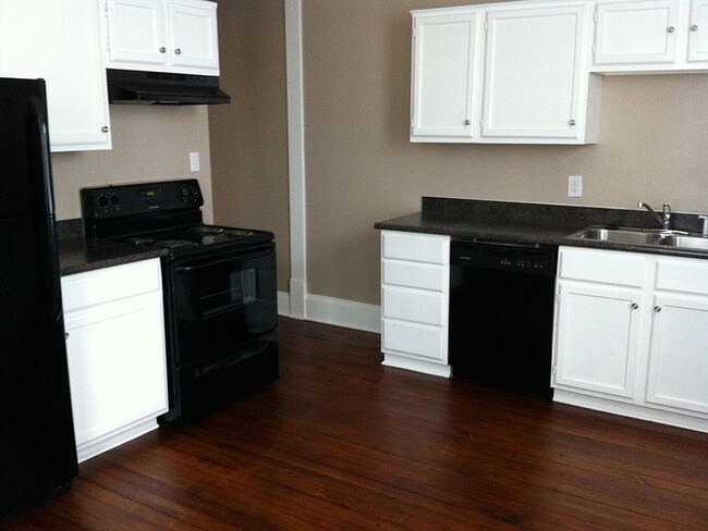 Granite countertops, dishwasher, garbage disp - 41 Frederick St