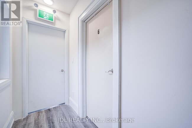 Building Photo - 5 Sorauren Ave