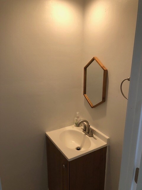 Medio baño 1 - 4340 Georgia Ave