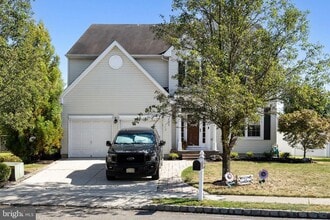 Building Photo - 105 Quarterhorse Ct