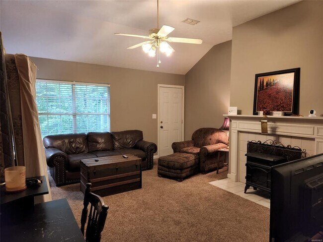 Foto del edificio - 160 Laurel Hill Dr