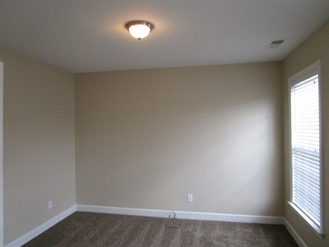 Building Photo - 111 Woodview Court