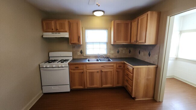 Foto del edificio - 1416 N Detroit Ave