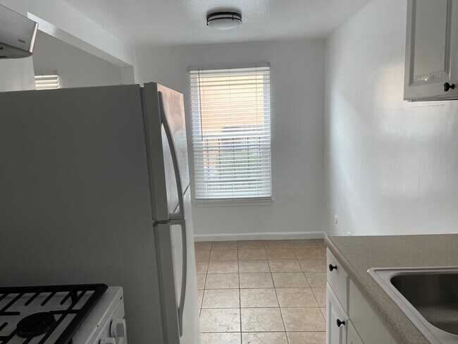 Foto del edificio - 4234 Mont Clair St