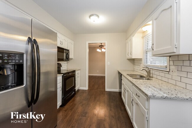 Building Photo - 1300 SW 22nd St