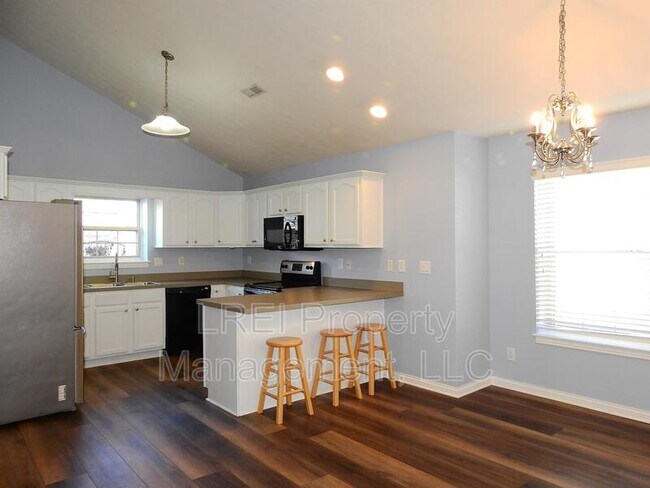 Building Photo - 5527 Raintree Ridge