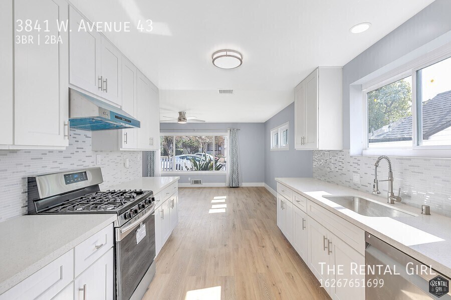 Primary Photo - Darling Dream Front House! | Central NELA ...