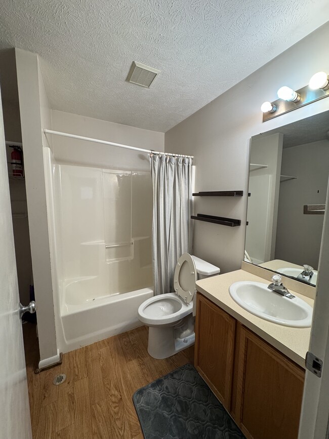 Lower Unit Bathroom - 2168 W 6th St
