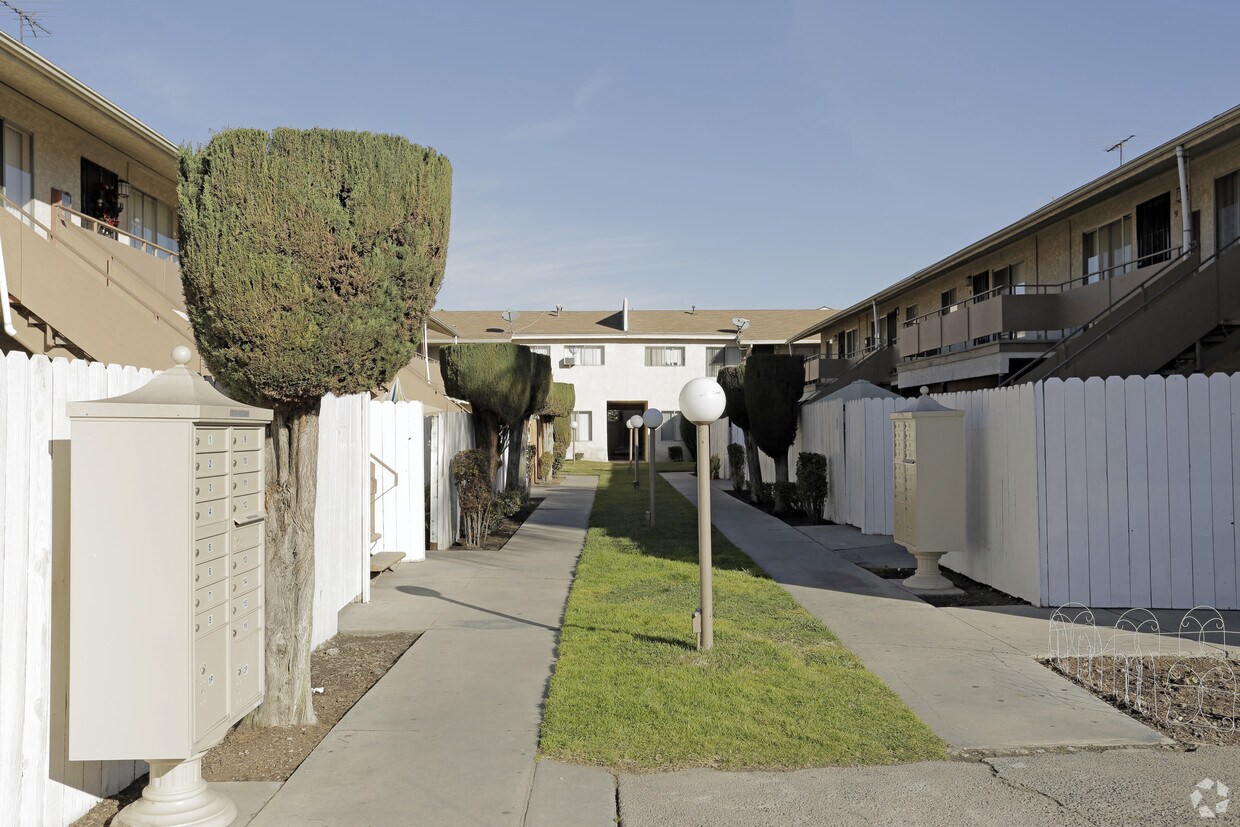 9315-9325 Artesia Blvd - 9315 Artesia Blvd