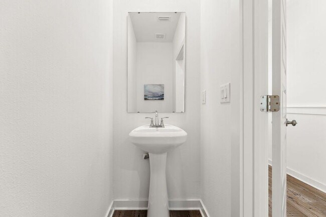 Building Photo - 409 N Gay Ave