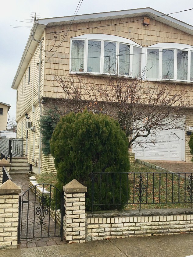 70 Amber St, Staten Island, NY 10306 Apartments in Staten Island, NY