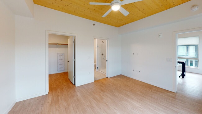 Interior Photo - Cirrus