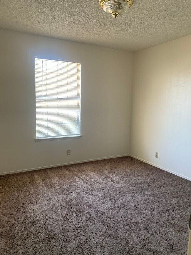 Foto del edificio - Available soon in Hanford!