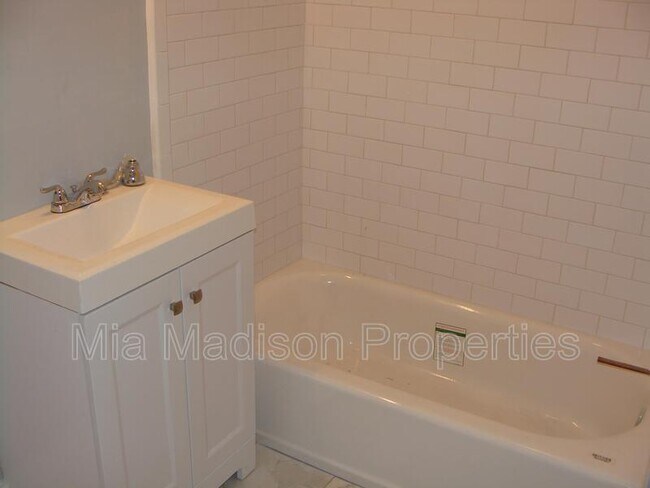 Foto del edificio - 416 E 31st St