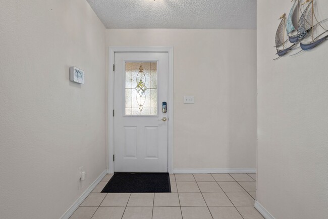 Building Photo - 3 Bedroom Home in Ocean Springs