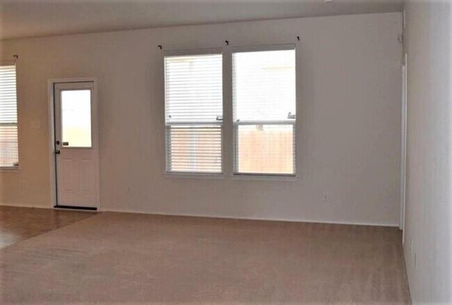 Foto del edificio - Move-in Special: 50% off second full month’s rent!