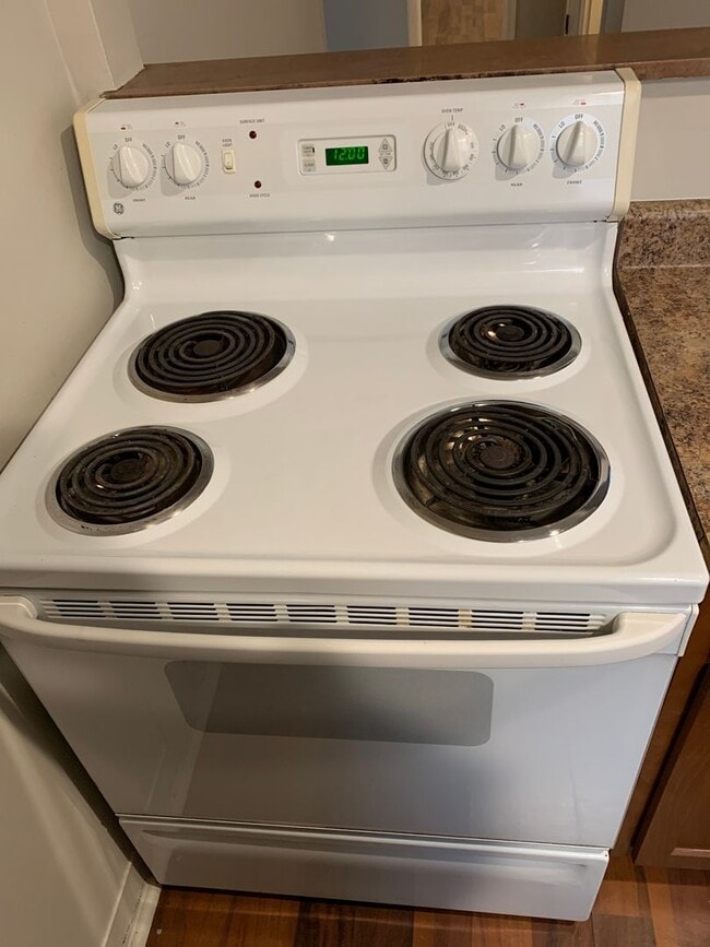 Foto del edificio - Charming 4-bedroom, 2-bathroom home located in the Covedale area