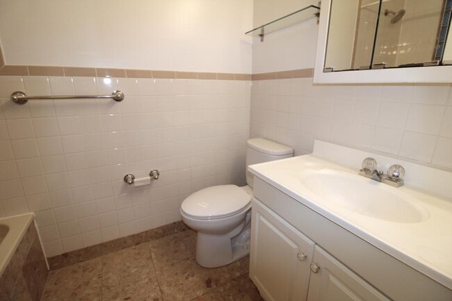 Building Photo - 2 bedroom in Chicago IL 60642