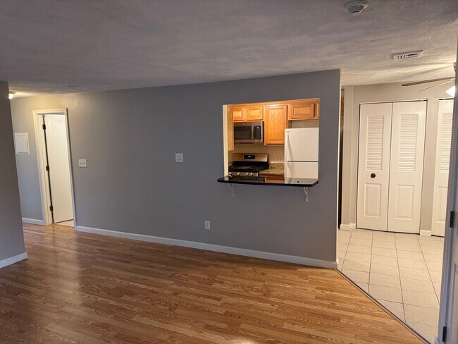 Foto del edificio - 2 Bedroom Condo for Rent - Tyngsboro
