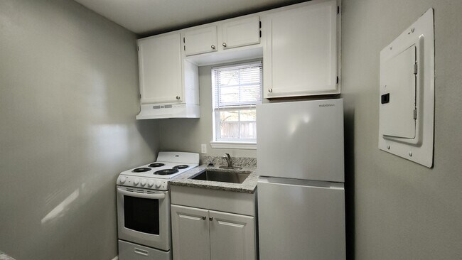 Building Photo - 115 Shell Ave SE